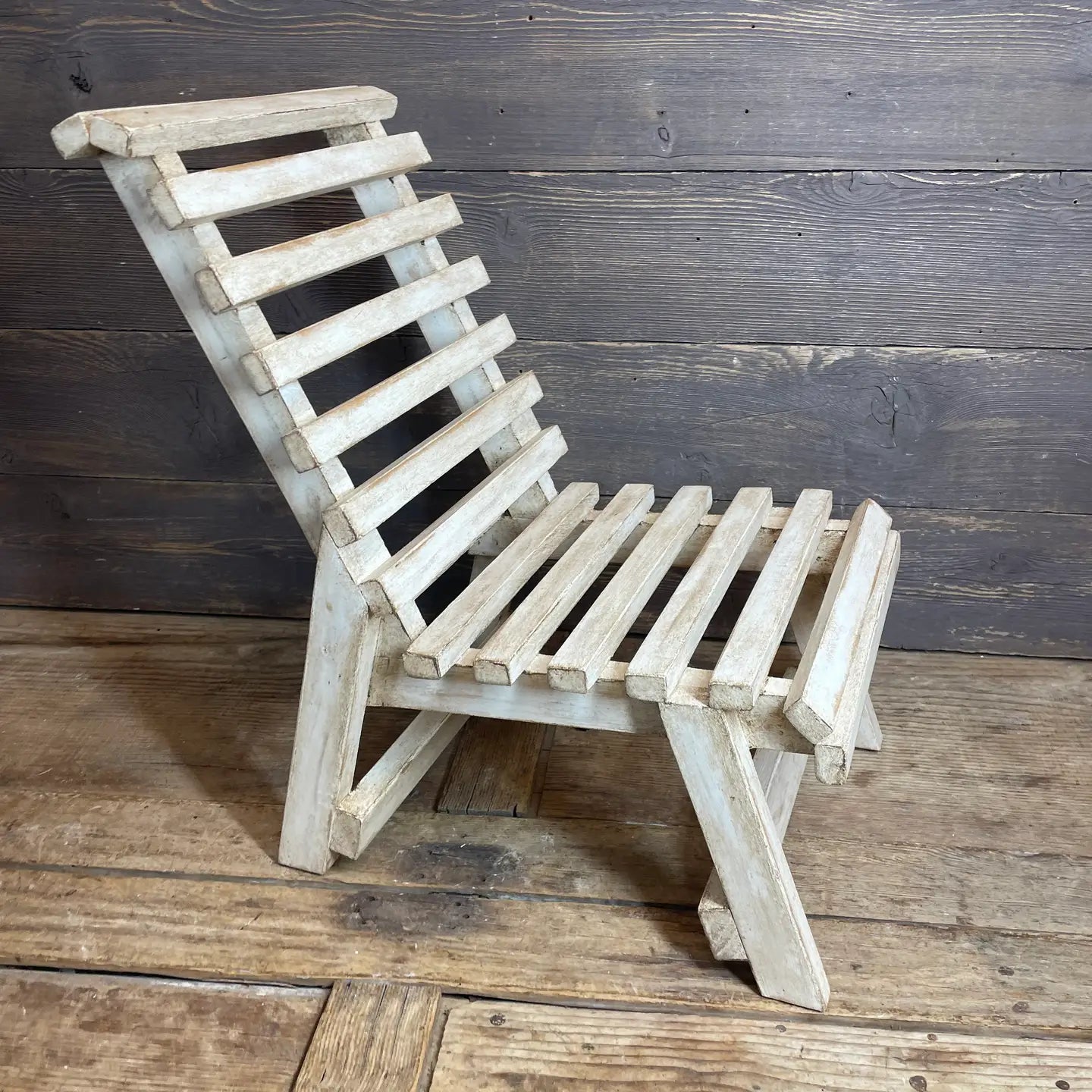 Chair: Wooden Lounge