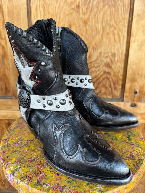 Boots: Ankle Boot/ GOODYEAR-WELT COLLECTION. Genuine Leather. Slightly loved