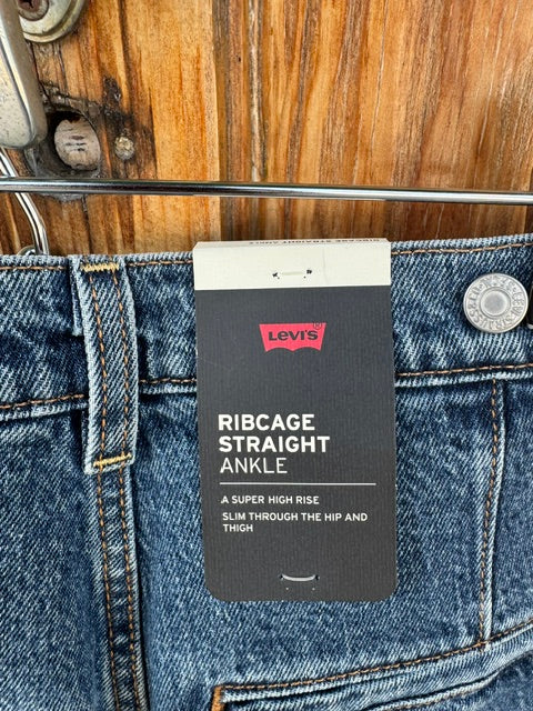 Denim: Levi's Ribcage Straight Ankle Denim. Women's Size 29 x 27