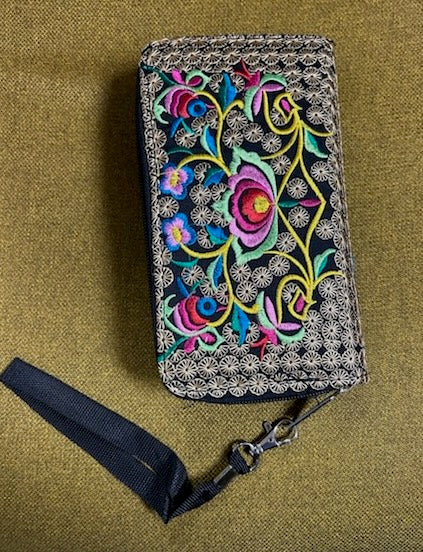 Wristlet: Embroidered (Two Colors)