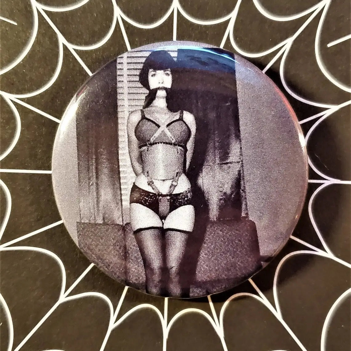 Pins: Pin Up/Bondage (Various Images)