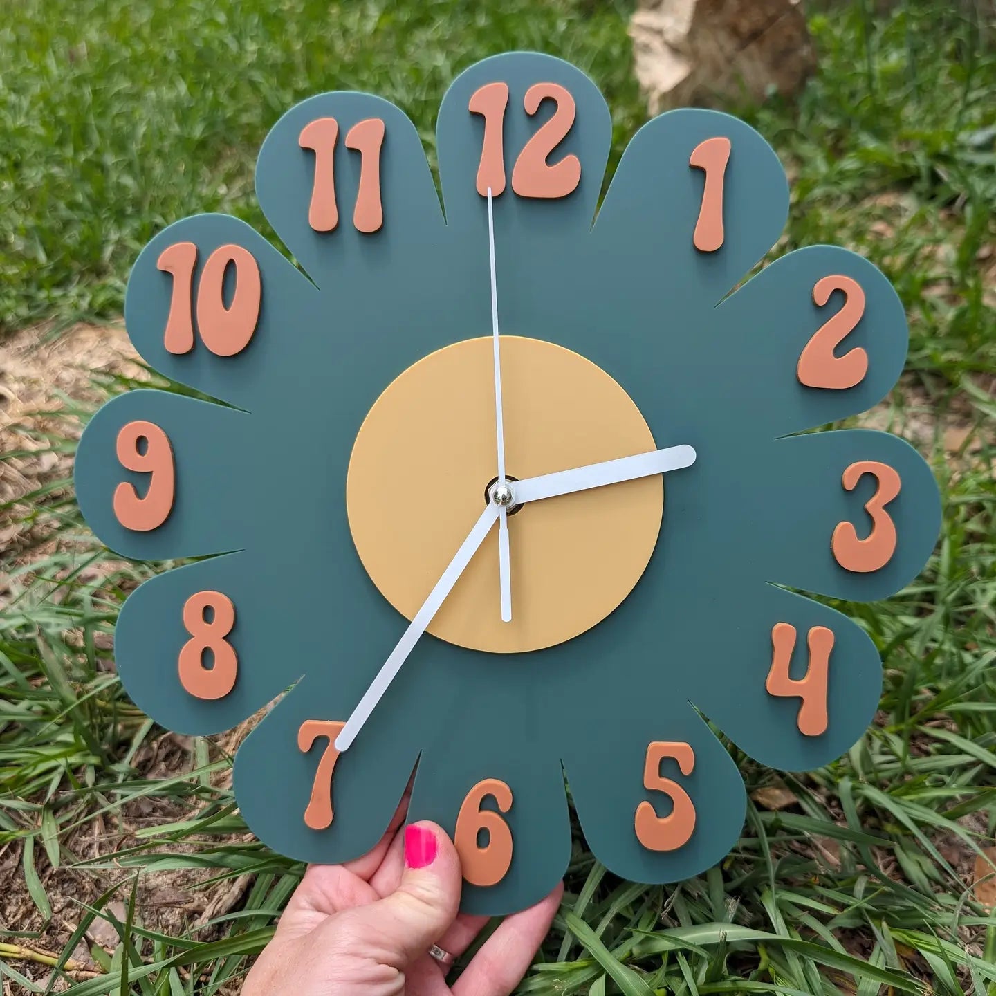 Clock: Green Daisy