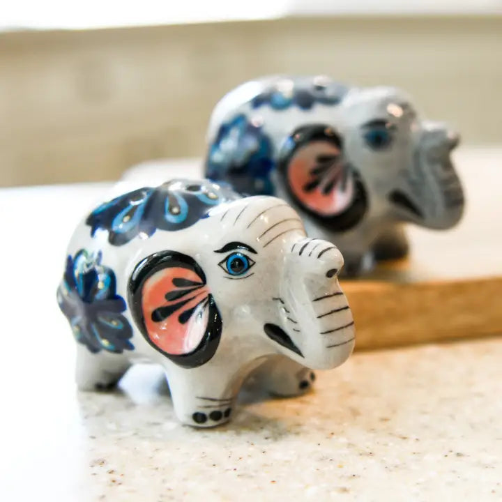 Salt & Pepper Shakers: Elephants