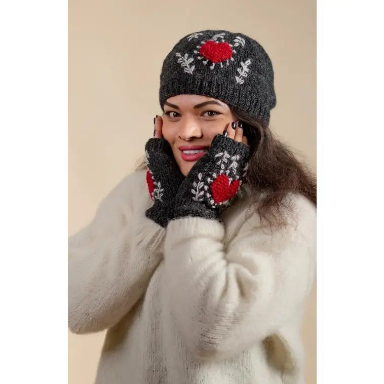 Gloves: Embroidered Heart Fingerless