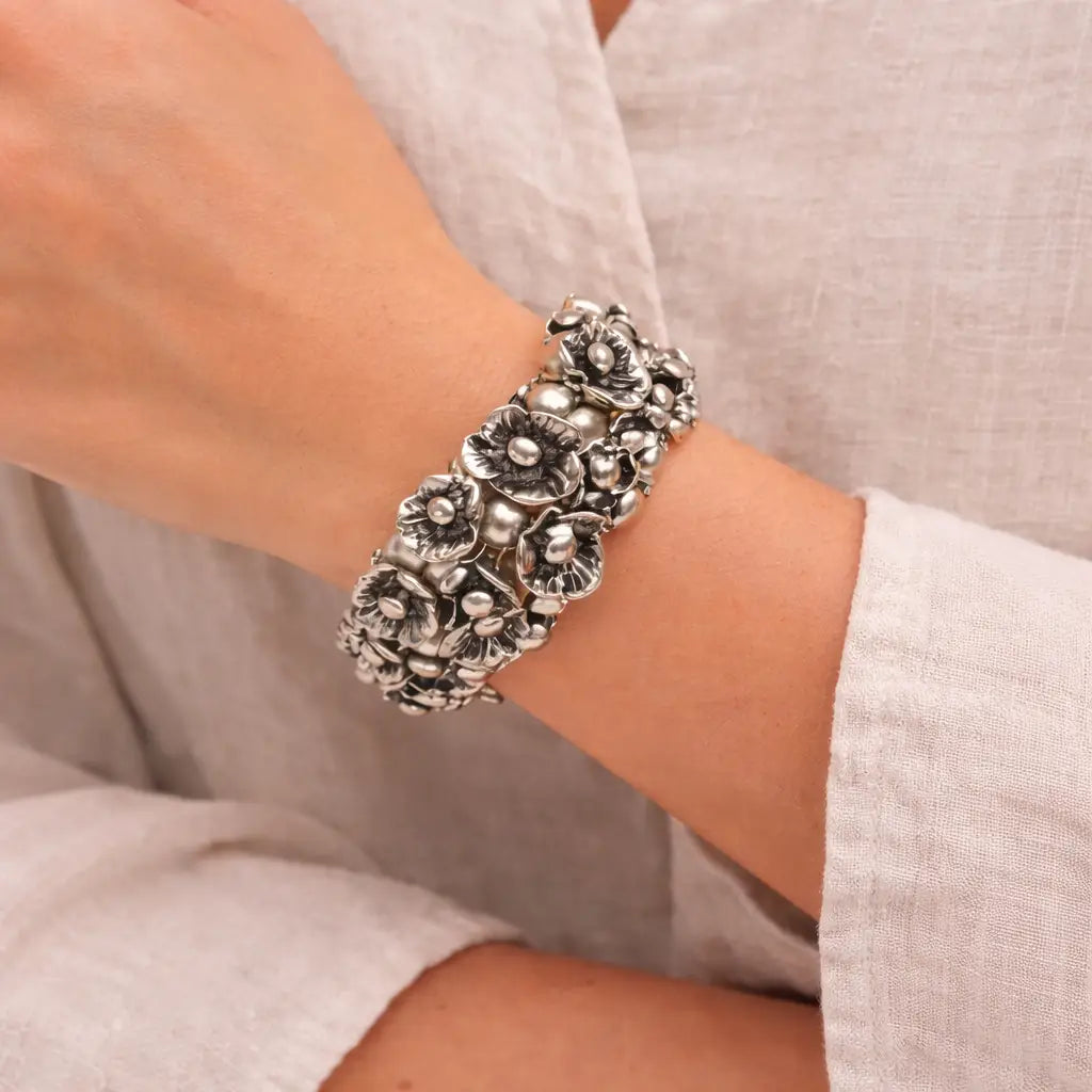 Bracelet: Antique Silver Flower Design Elastic