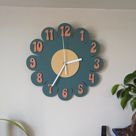 Clock: Green Daisy