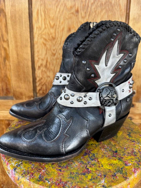 Boots: Ankle Boot/ GOODYEAR-WELT COLLECTION. Genuine Leather. Slightly loved