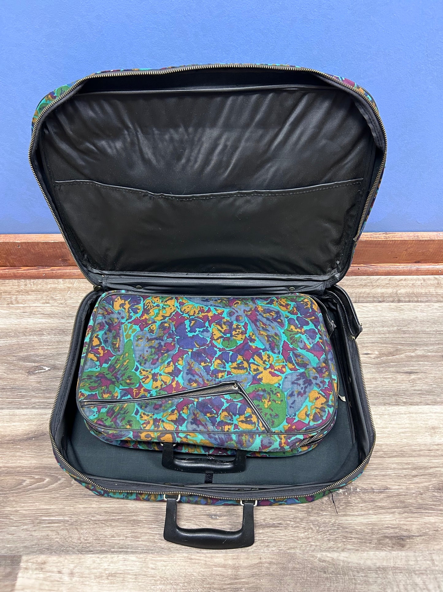 Luggage: A.D. Sutton & Sons 60's Butterfly/Mushroom Luggage Set (Second Chances)