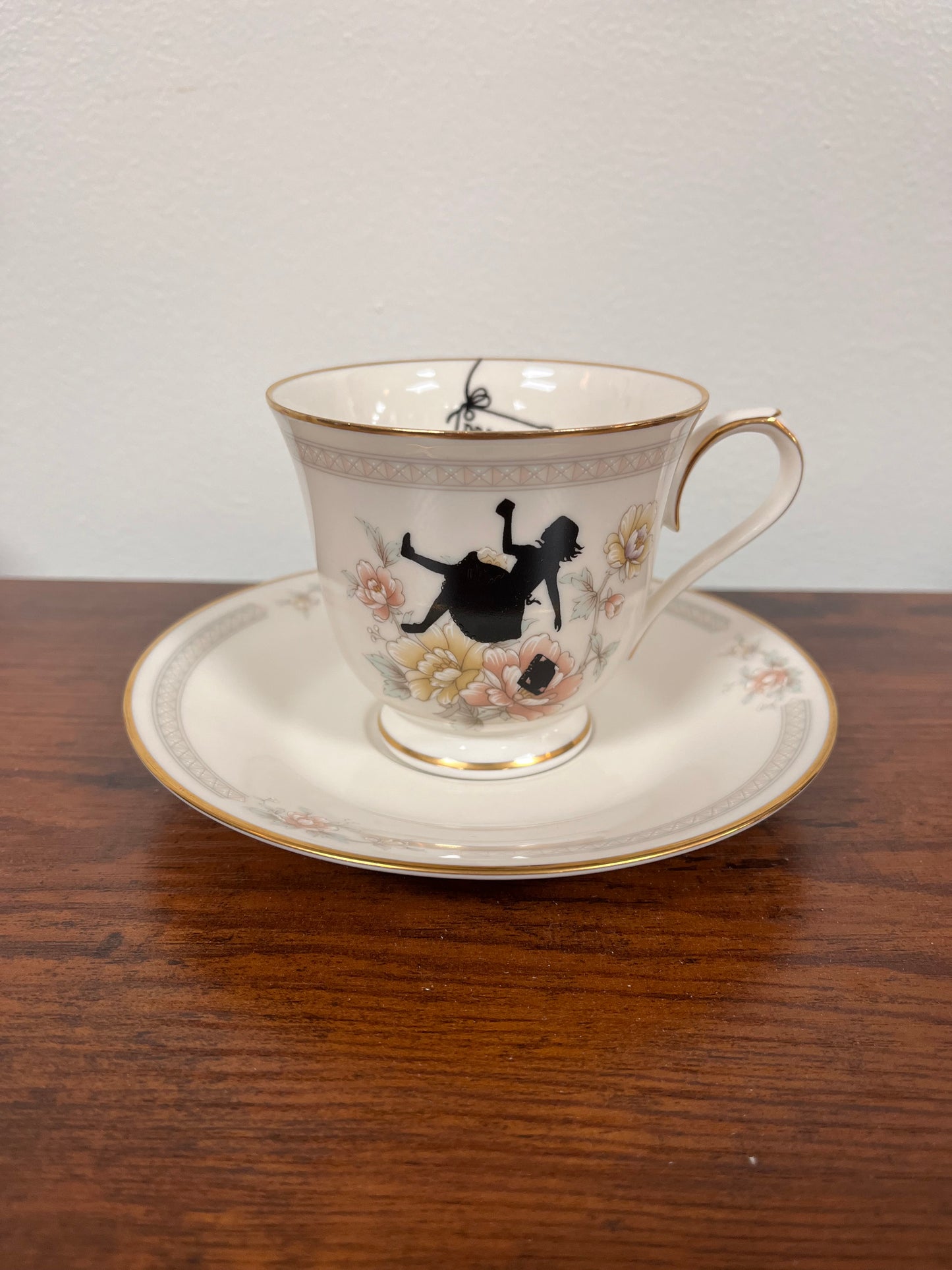 Teacups & Saucers: Alice in Wonderland