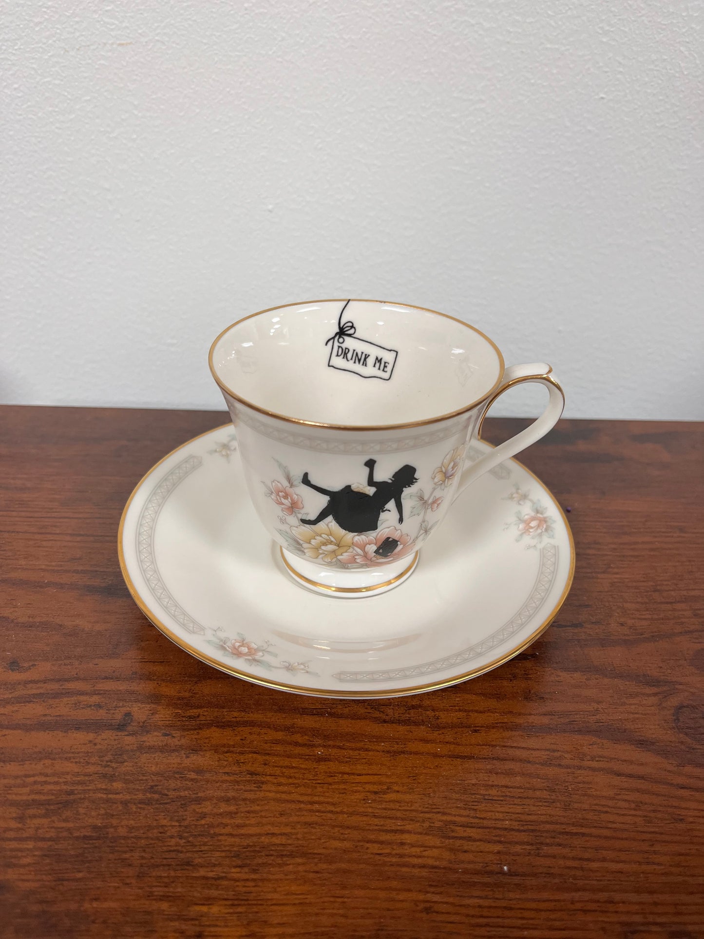 Teacups & Saucers: Alice in Wonderland