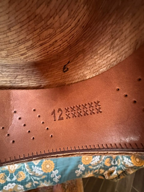 Hat: Vintage flat top straw hat with hat band (preloved)