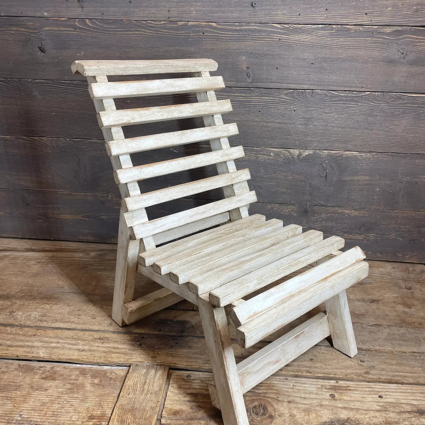 Chair: Wooden Lounge